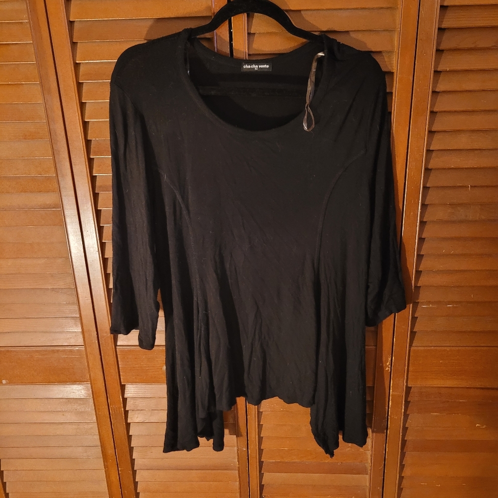 1x black shirt great for curves